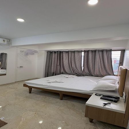 Hotel Ruchi Executive Satara Esterno foto