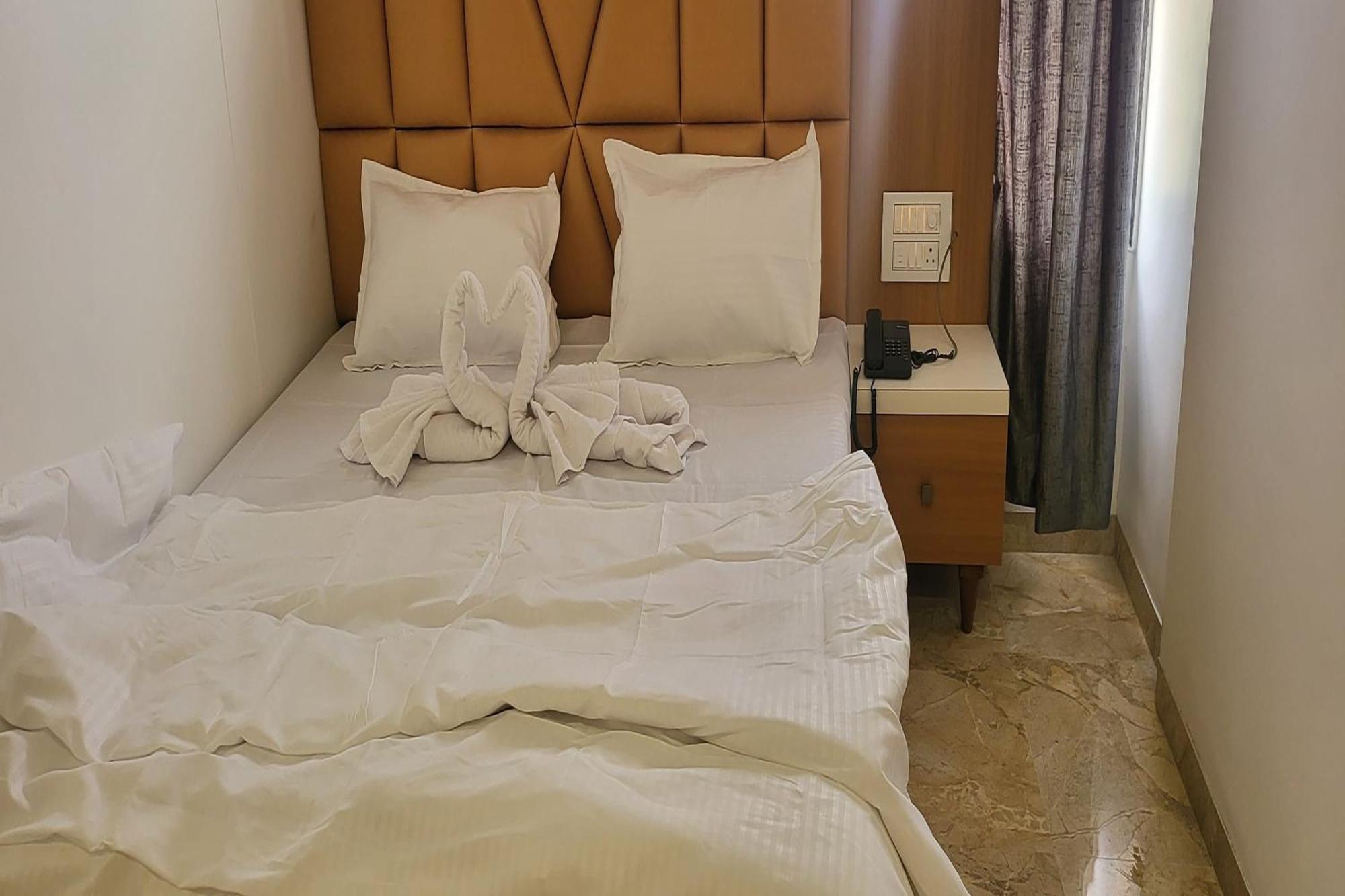 Hotel Ruchi Executive Satara Esterno foto