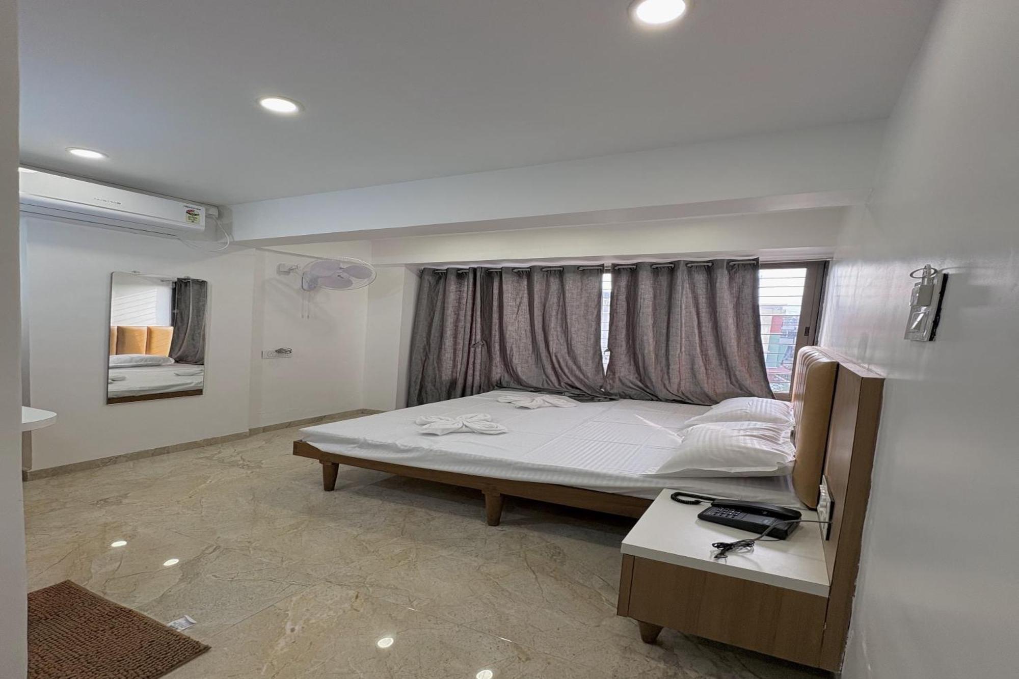Hotel Ruchi Executive Satara Esterno foto