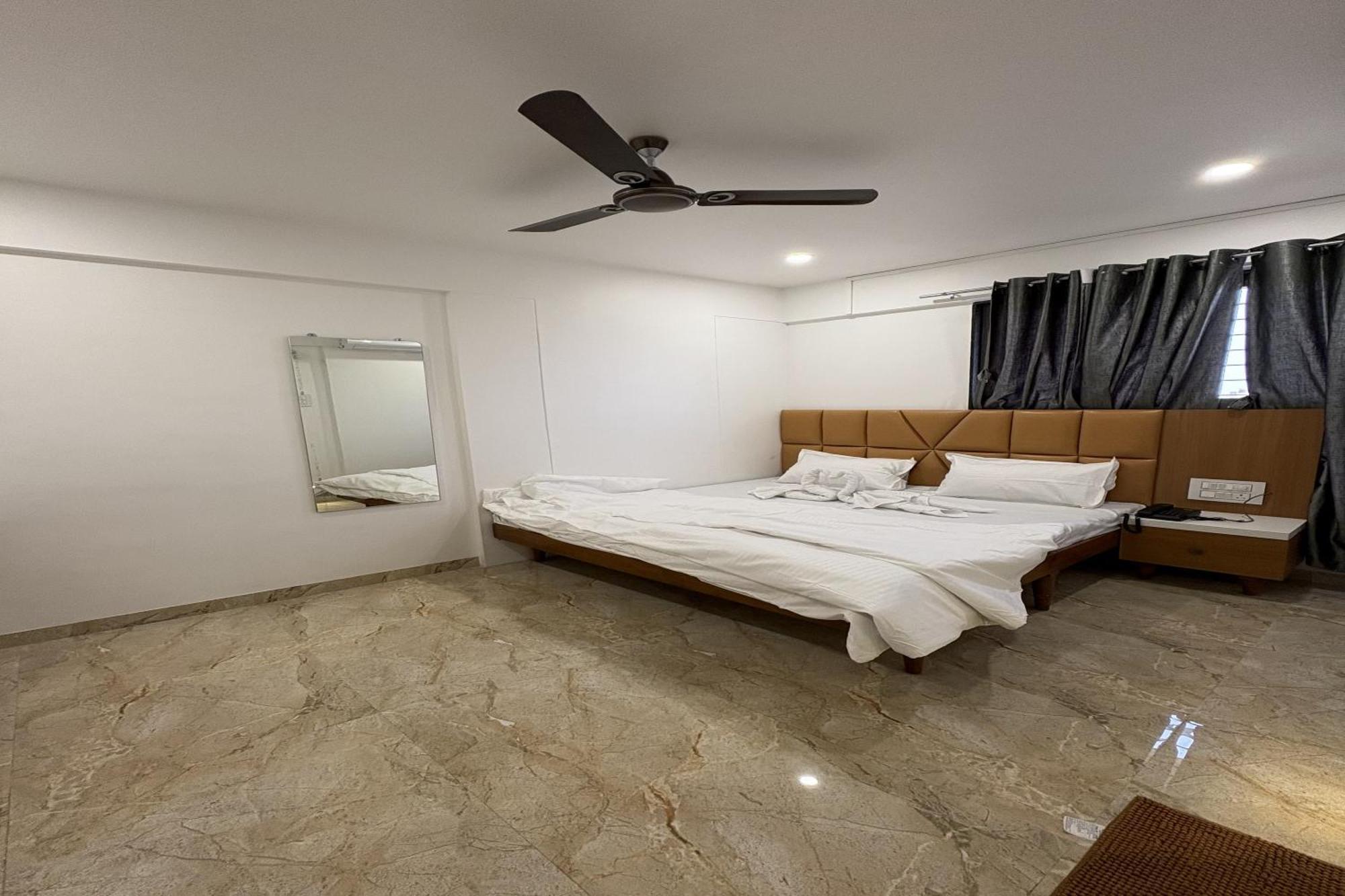 Hotel Ruchi Executive Satara Esterno foto