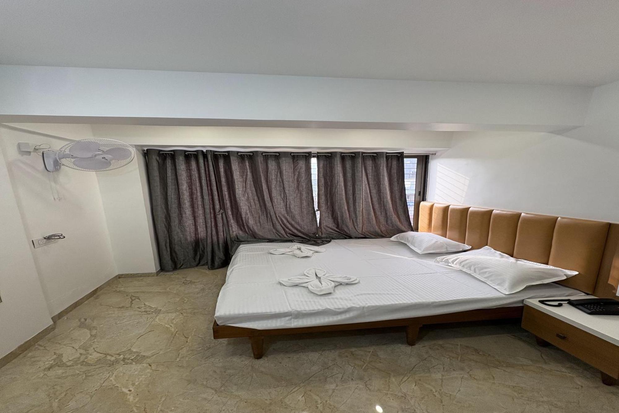 Hotel Ruchi Executive Satara Esterno foto